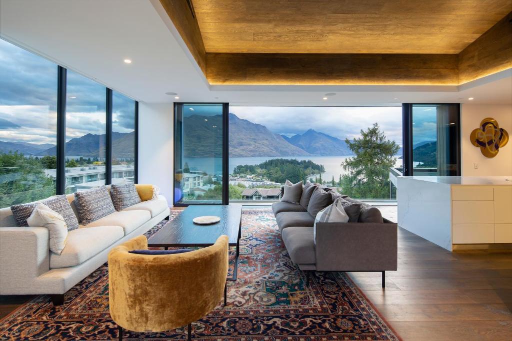 The Hill Residence photo 2