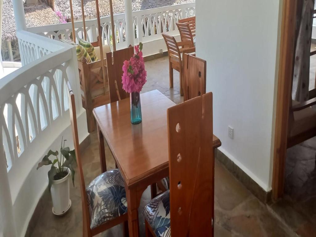 Luxury cosy villa welcoming you by the beach photo 2