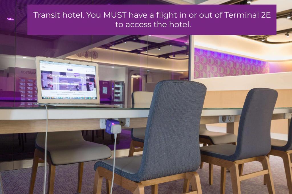 YOTELAIR Paris CDG - Transit Hotel - Terminal 2E photo 3