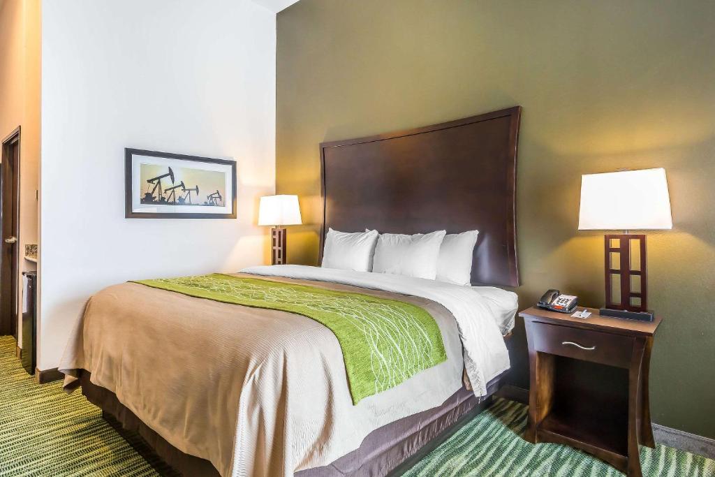 Comfort Inn & Suites Moore - Oklahoma City photo 1