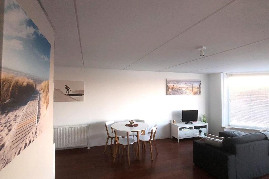 Beach House 76