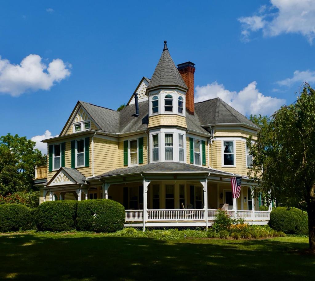 The Oaks Victorian Inn photo 1