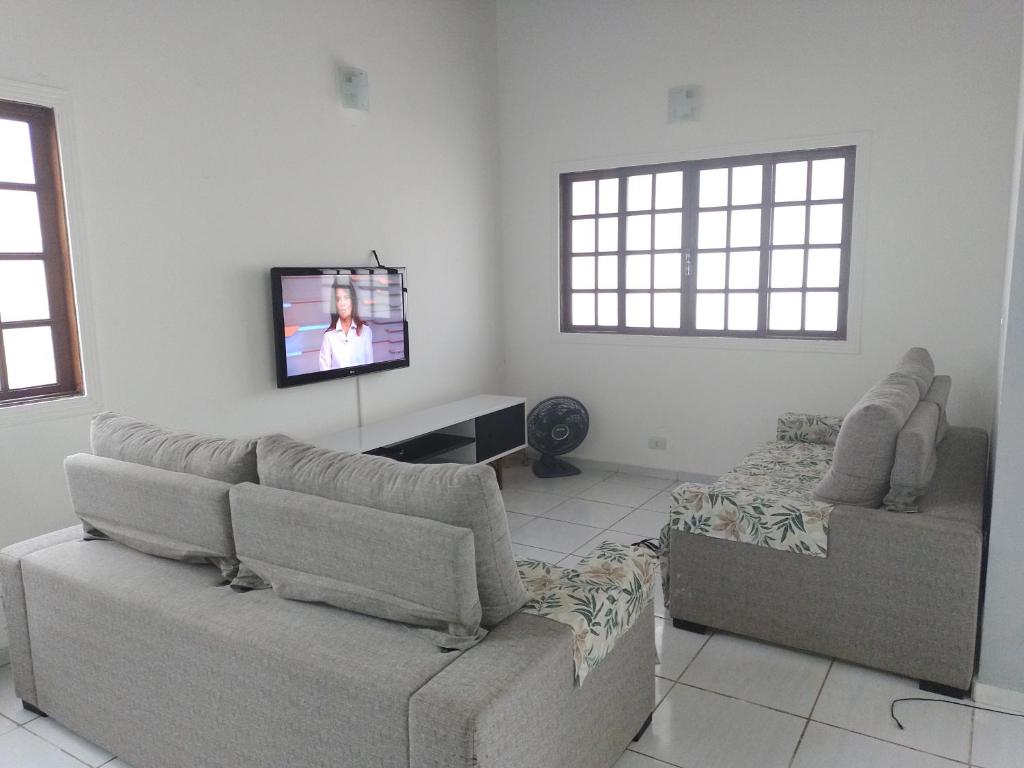 Linda Casa, 3 quartos, acomoda 10 pessoas, há 1,5 km da praia da Enseada photo 4