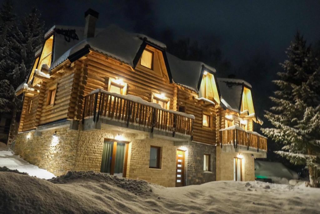 Drvena Kuca RUŽA photo 1