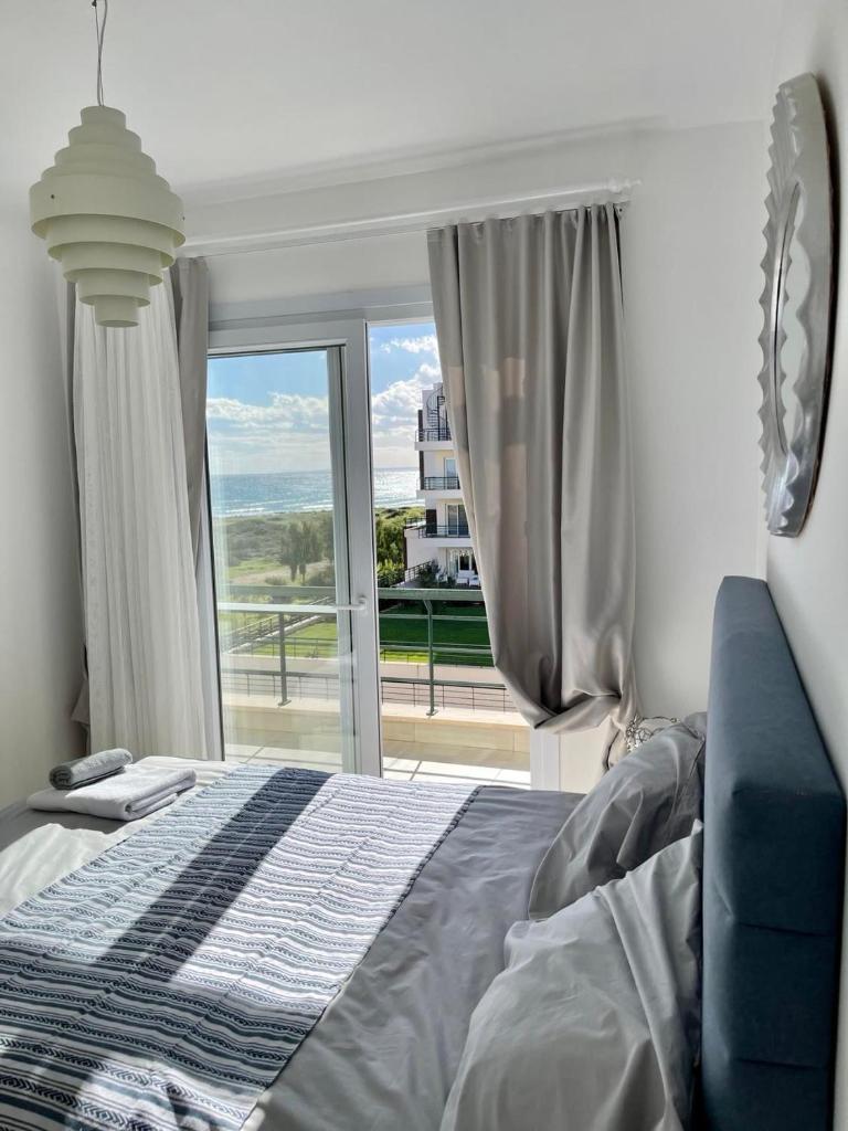 Peaceful Run-a-way Apartment by the Beach photo 3