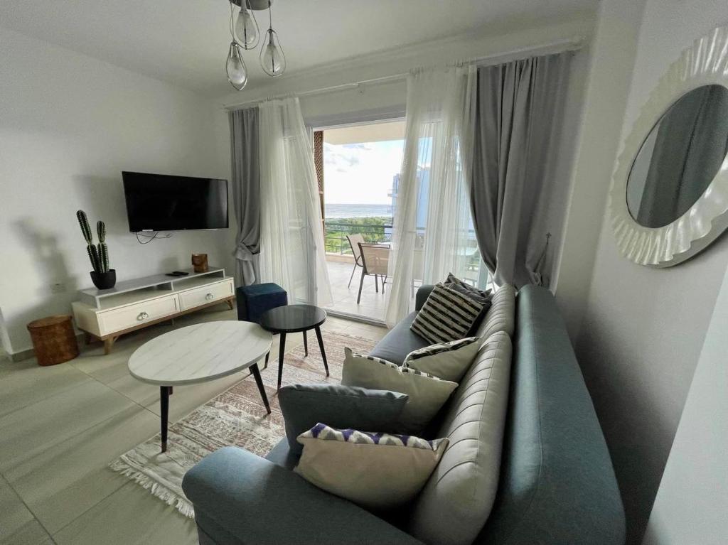 Peaceful Run-a-way Apartment by the Beach photo 1