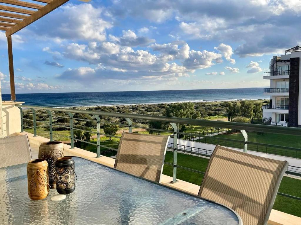Peaceful Run-a-way Apartment by the Beach