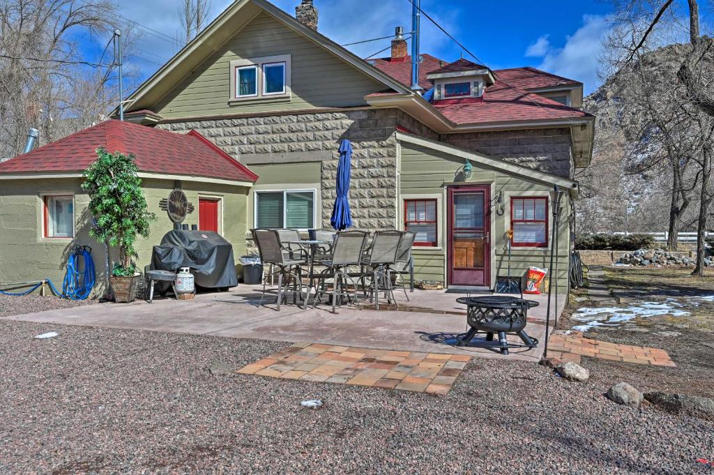 Cotopaxi Escape with Game Room on Arkansas River! photo 2