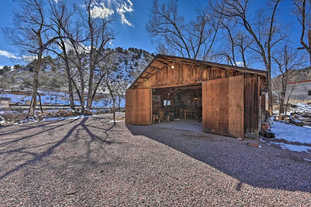 Cotopaxi Escape with Game Room on Arkansas River! photo 3