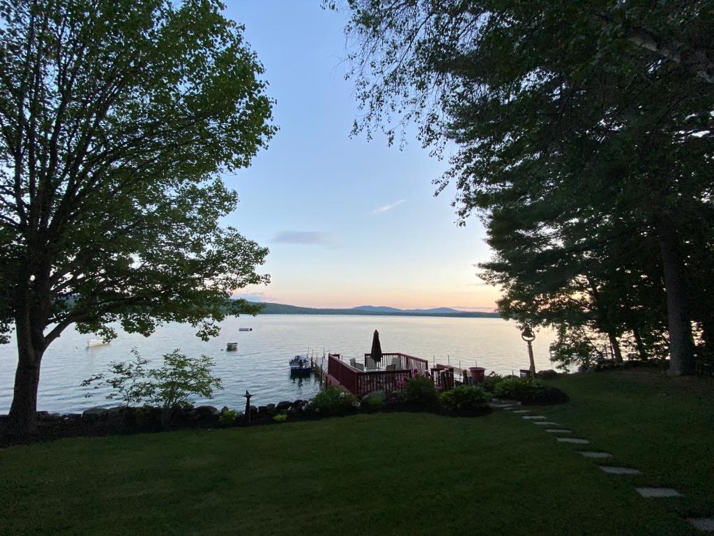 Charming studio in-law on Great East Lake photo 3