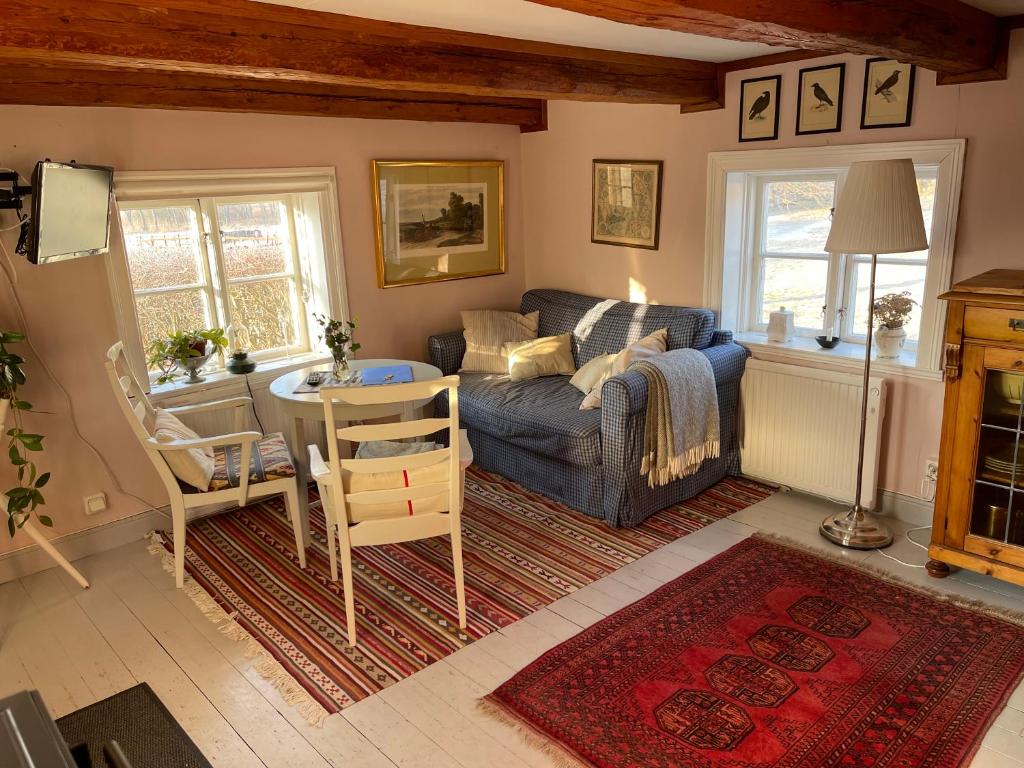 Cozy lodge at horse farm with lake and sauna photo 4