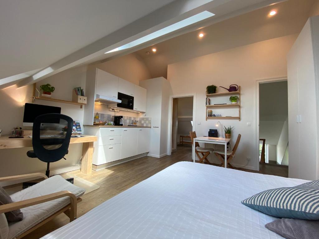 LOGIES-M Comfort Studios Inc Bikes B&B photo 1