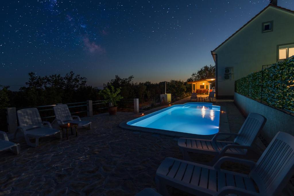 Luxury Villa Paloma Blanca with Heated Pool photo 1