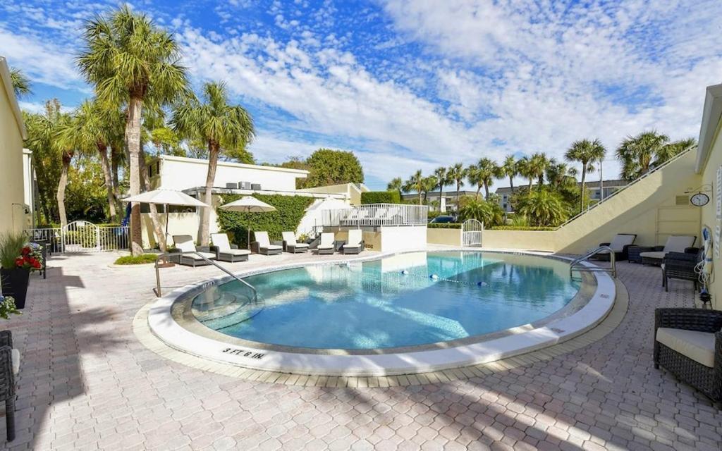 LaPlaya 201C Breathtaking Gulf panorama from this corner end unit with a private stairway to the beach photo 3