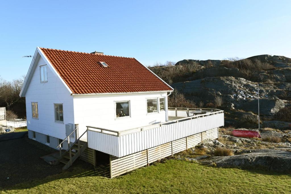 Cozy accommodation on beautiful Donso photo 1