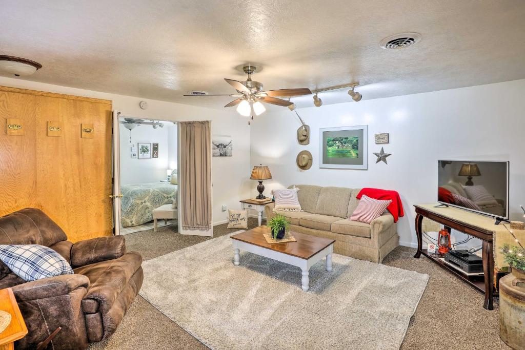 Akron Apartment with Balcony - Hunting Nearby! photo 3