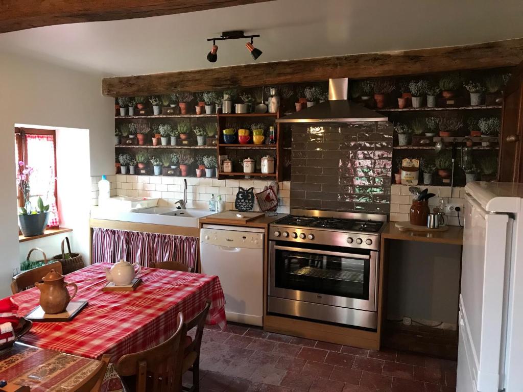 Gîte Le Mur magnifique longère au Bourgogne-du-Sud photo 1