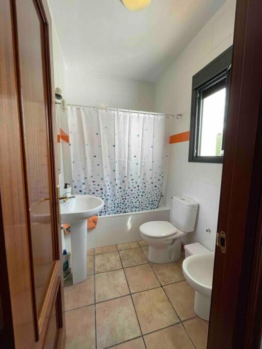 Agradable casa rural con chimenea en interior photo 4