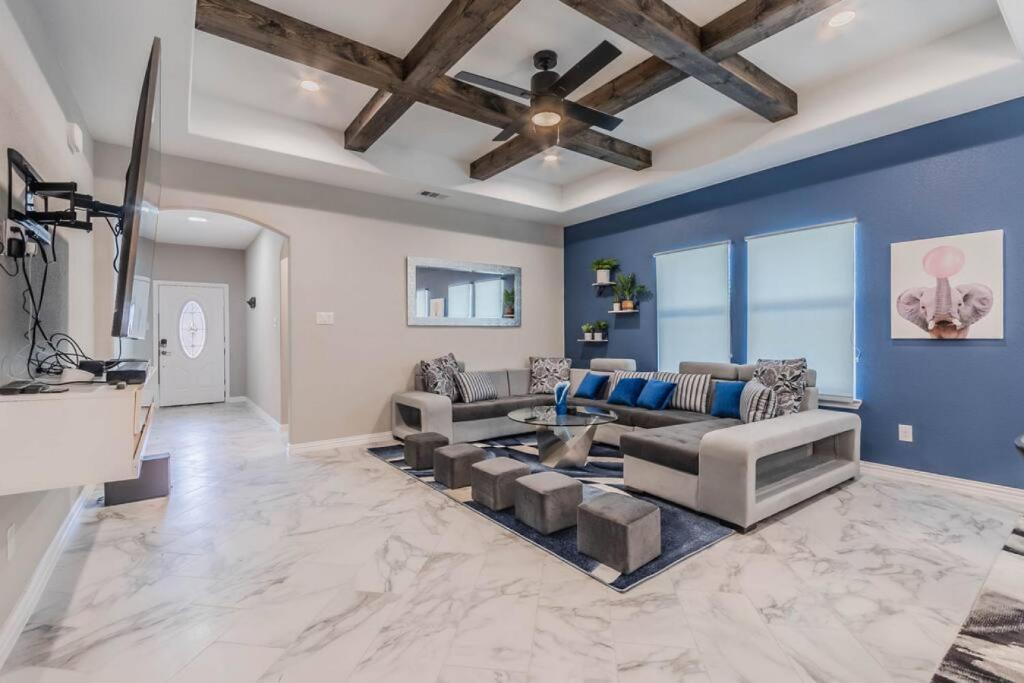 Modern 4 BR Near Downtown, Zoo photo 1
