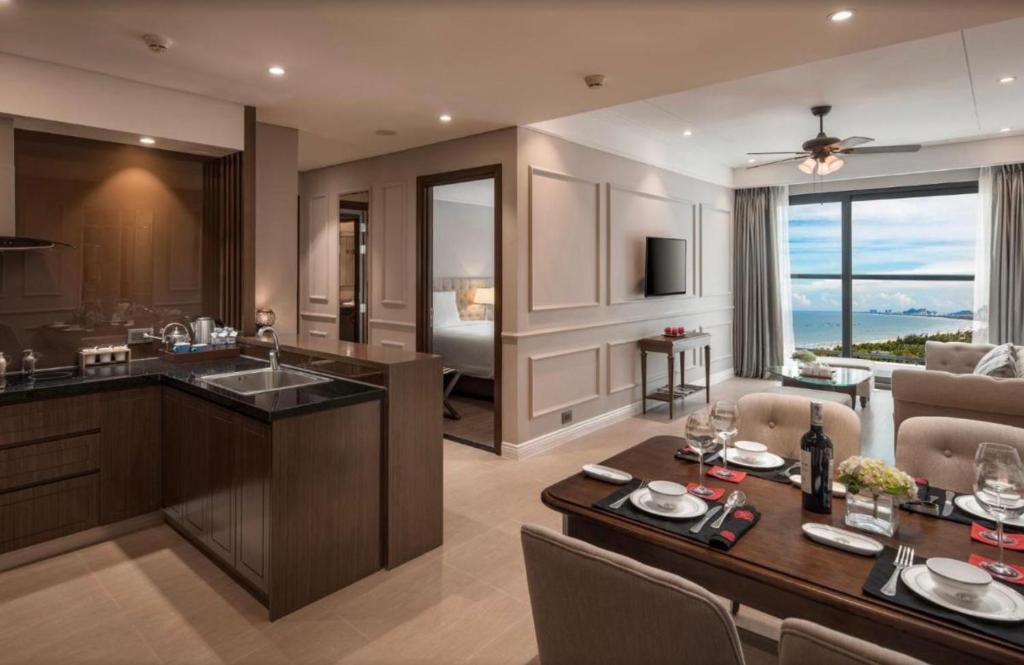 Luxury Apartment in Sheraton with Ocean View
