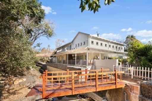 37 Alexandra Avenue, Self Catering Executive Apartment No load shedding and water outages