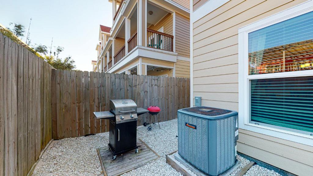 BC508 Townhome with Beach Inspired Decor, Heated Pool with Water Slide photo 3