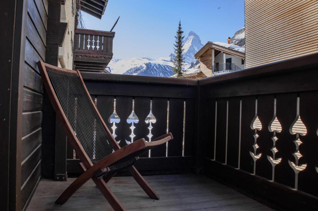 Village Apartment with Matterhorn View photo 3