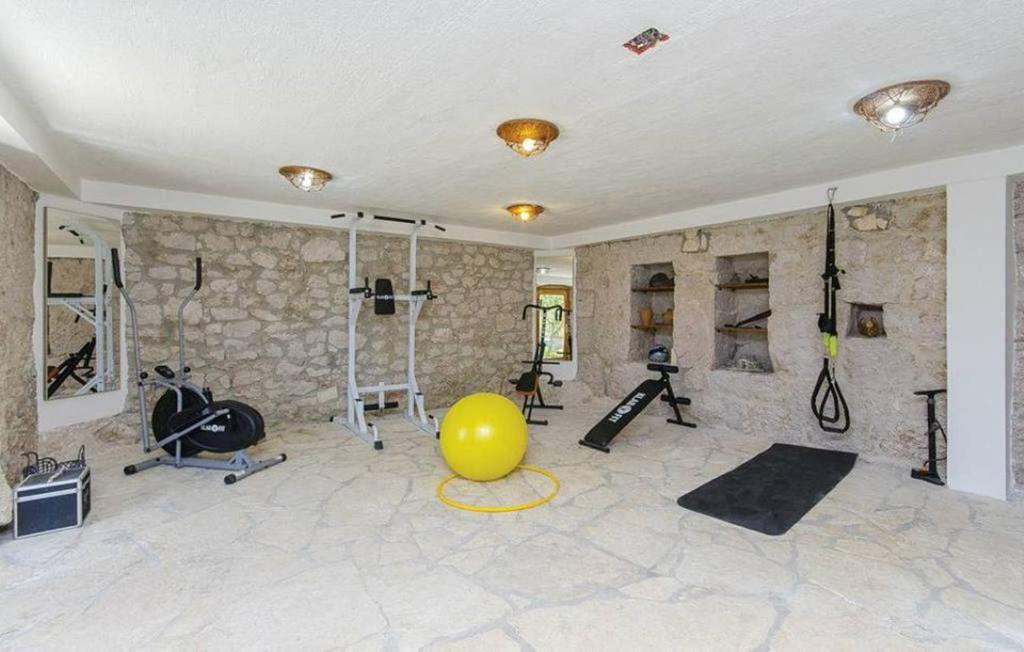 Villa Vito - with heated pool, whirlpool, gym photo 3