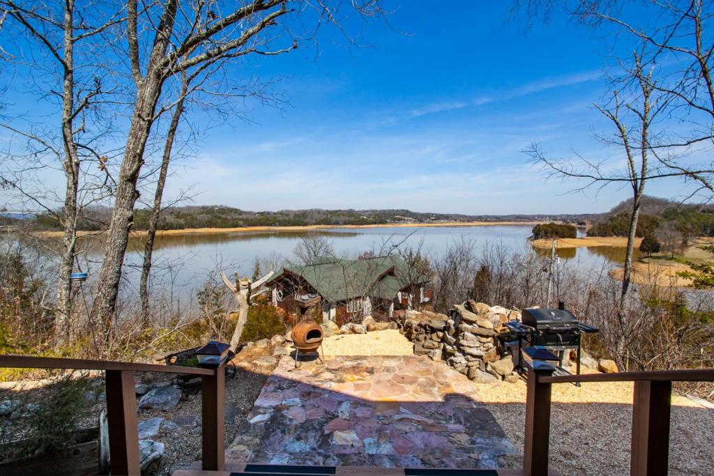 The Lookout - Lake View, Hot Tub and Grill photo 4