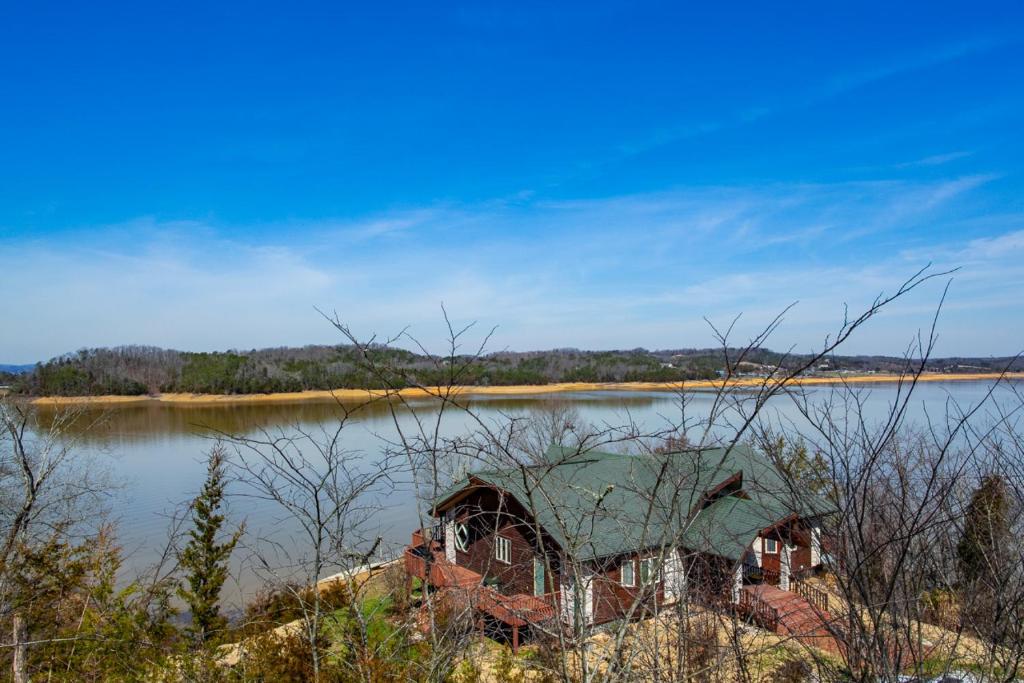 The Lookout - Lake View, Hot Tub and Grill photo 2