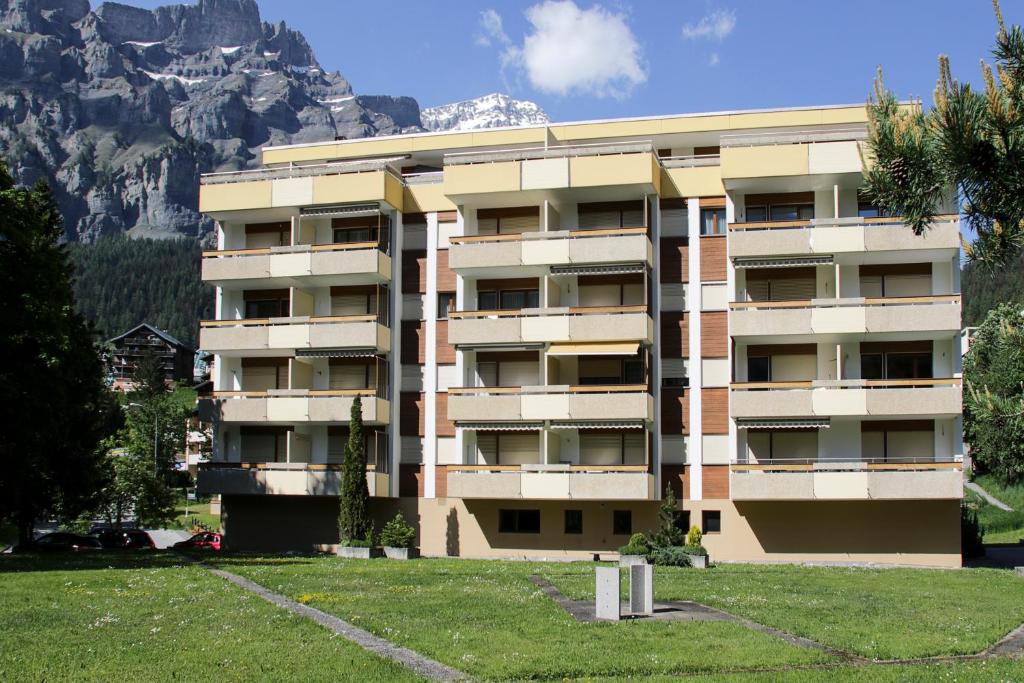 Baron / Baronesse Apartments photo 2