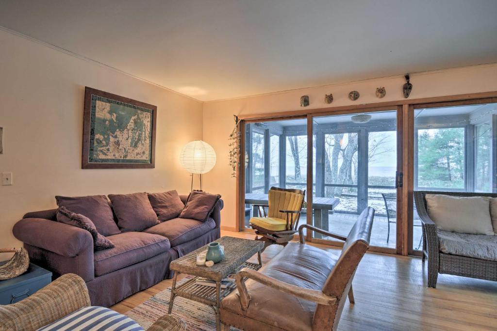 Idyllic Northport Cottage, Walk to Lakeside! photo 4