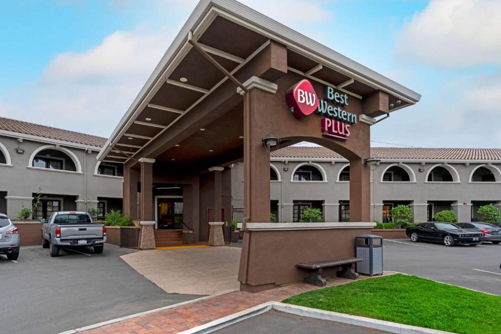 Best Western Plus Brookside Inn image