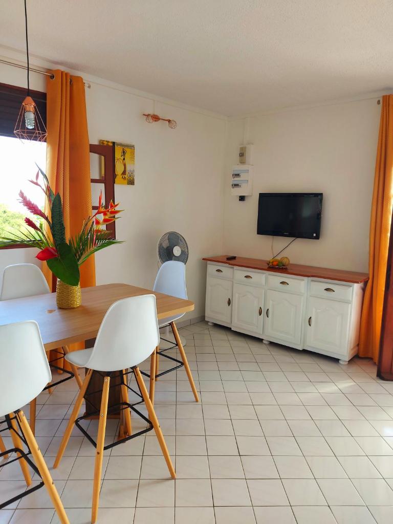 Bélavue & SPA Privé, avec vue panoramique sur mer, jardin créole paysager, jacuzzi privé photo 3