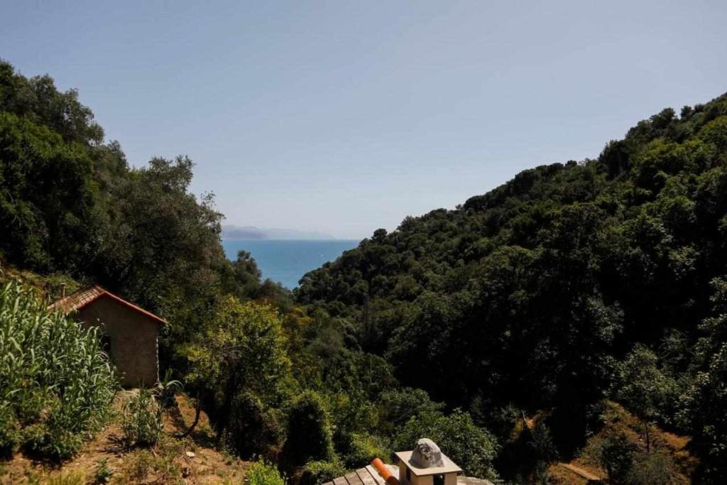 LEremoRifugio escursionistico10 min steep walk