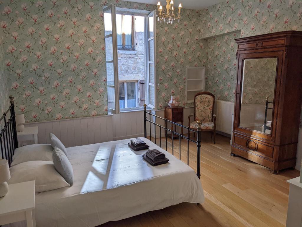 La Licorne - Renovated Townhouse in St Gengoux photo 1