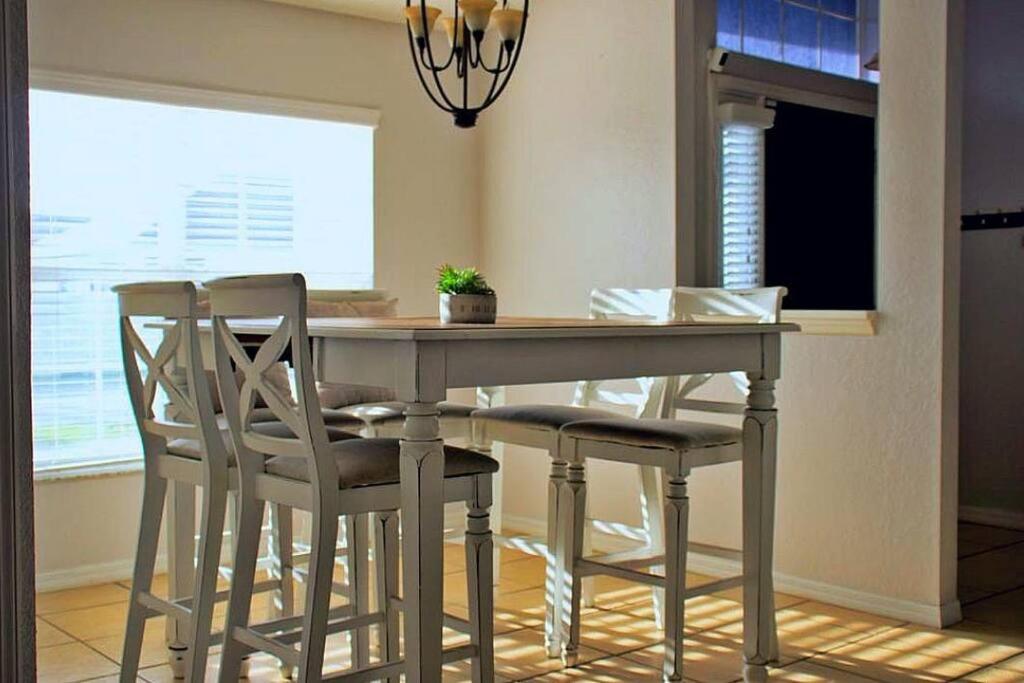 Spacious 4-bedroom 2-bath Abode photo 4