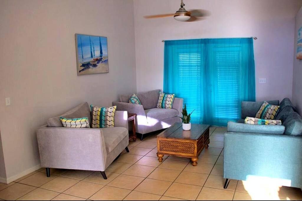 Spacious 4-bedroom 2-bath Abode photo 1
