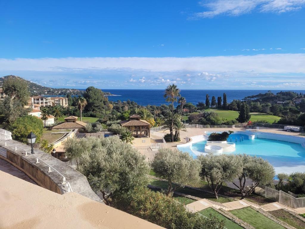 Superbe studio 4/5 pers dans résidence cap esterel photo 2