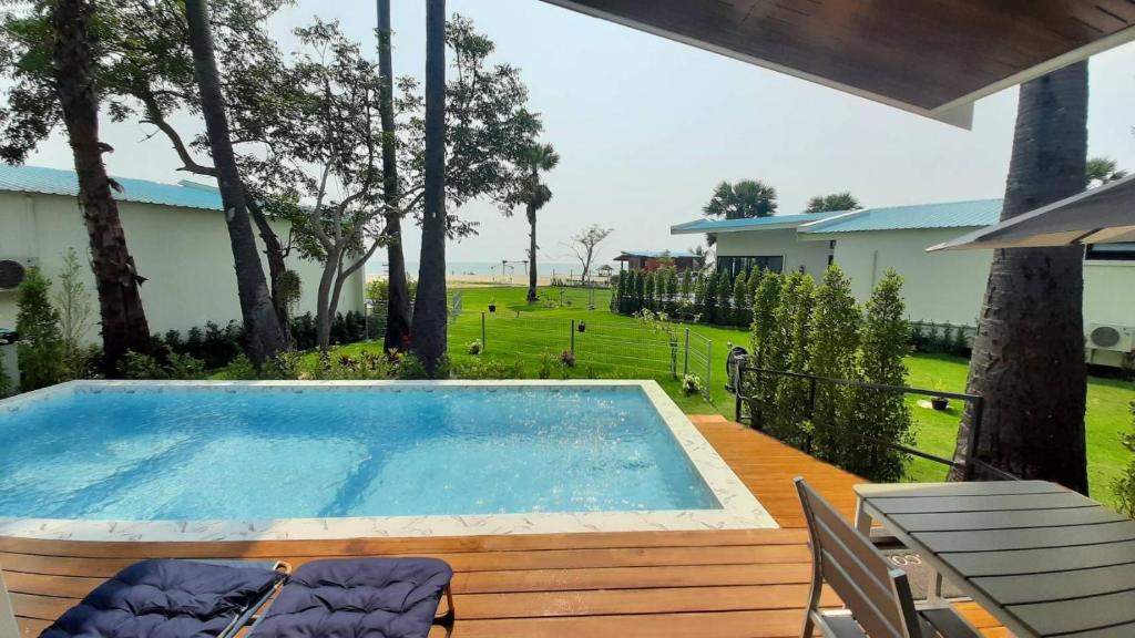 Lom Lay Beach Front Pool Villa Chaam, Huahin photo 2