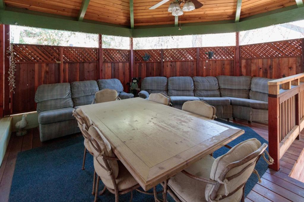 Knott Lakeview photo 1