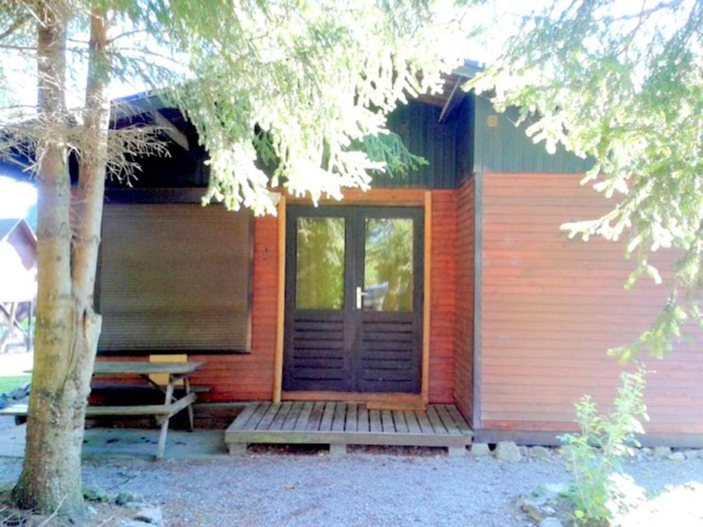 2 bedrooms chalet with furnished garden and wifi at Tellin