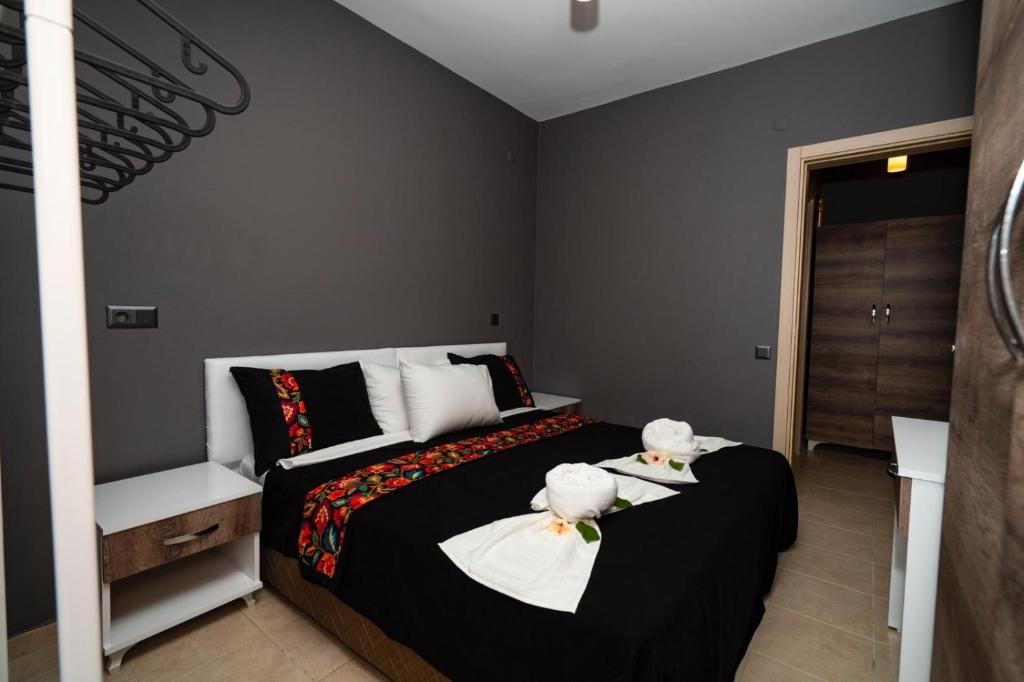 ESQUIRE HOTELS and LOUNGES photo 2