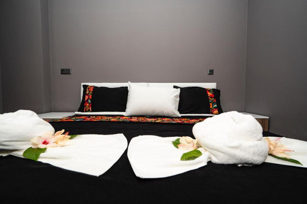 ESQUIRE HOTELS and LOUNGES photo 3