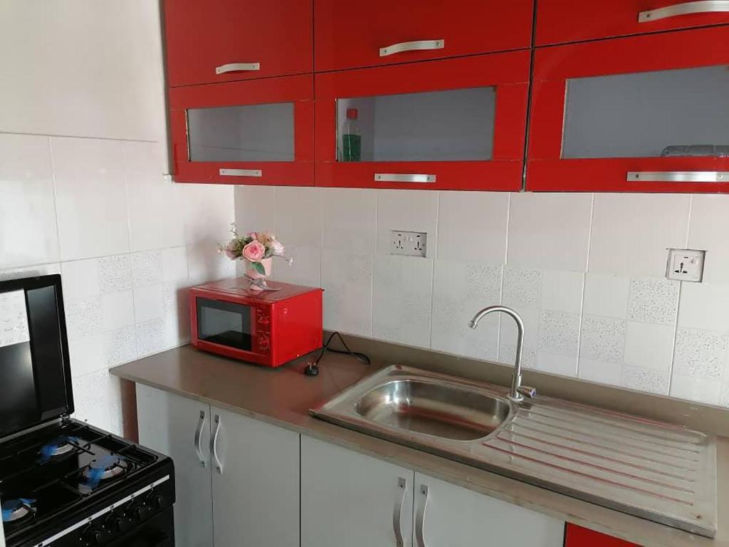 Cheerful 2-bedroom Apartment with free parking photo 1