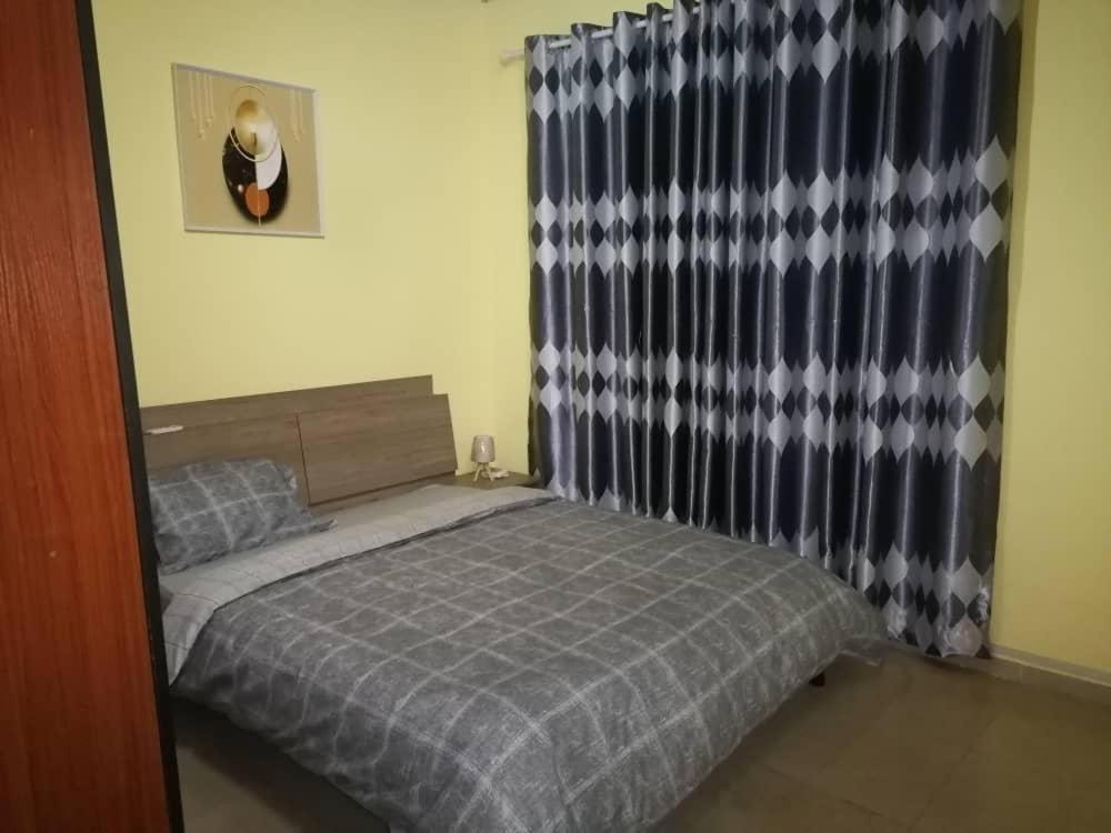 Cheerful 2-bedroom Apartment with free parking photo 3