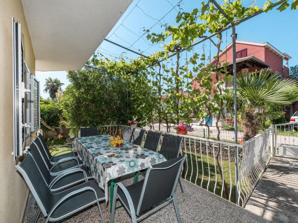 Apartment Šime - ZAD505 by Interhome photo 1