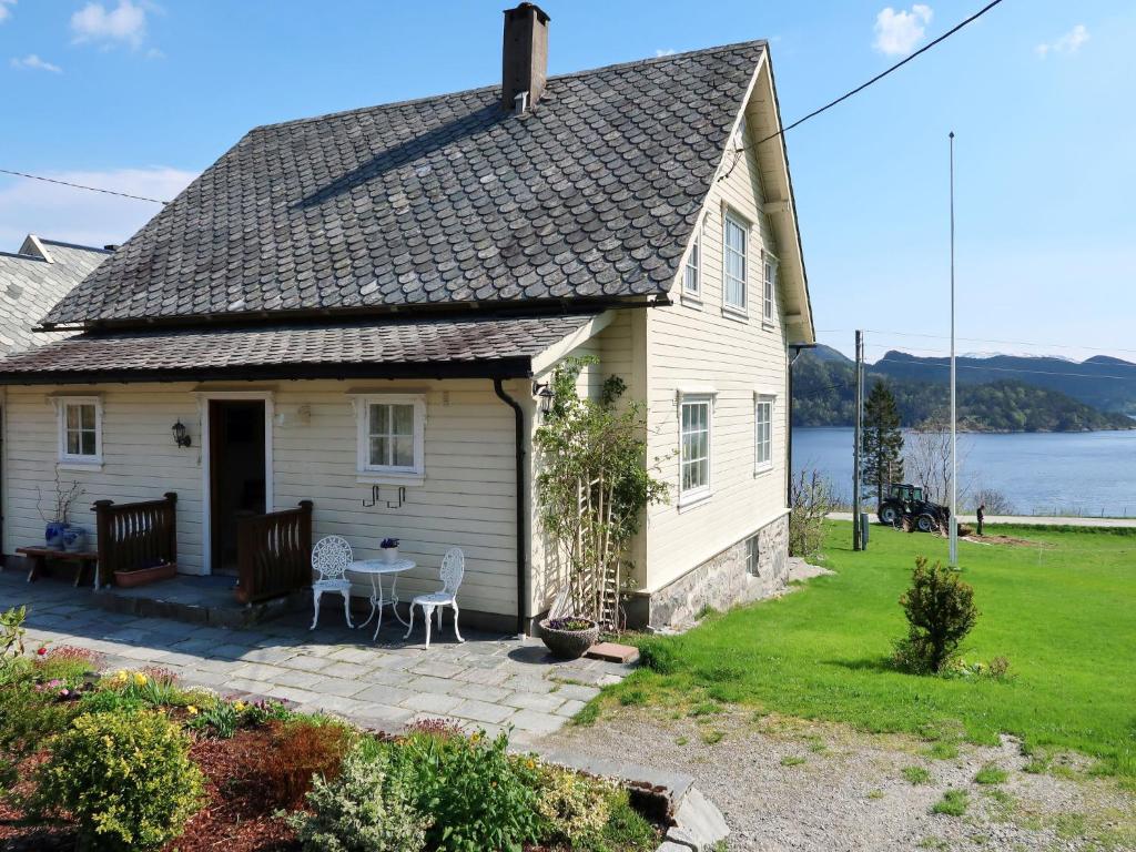 Holiday Home Kvamsvika - FJS560 by Interhome