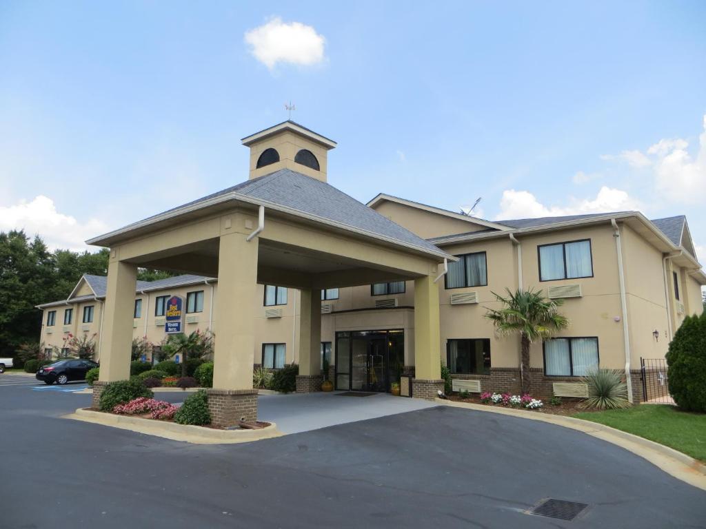 Quality Inn image