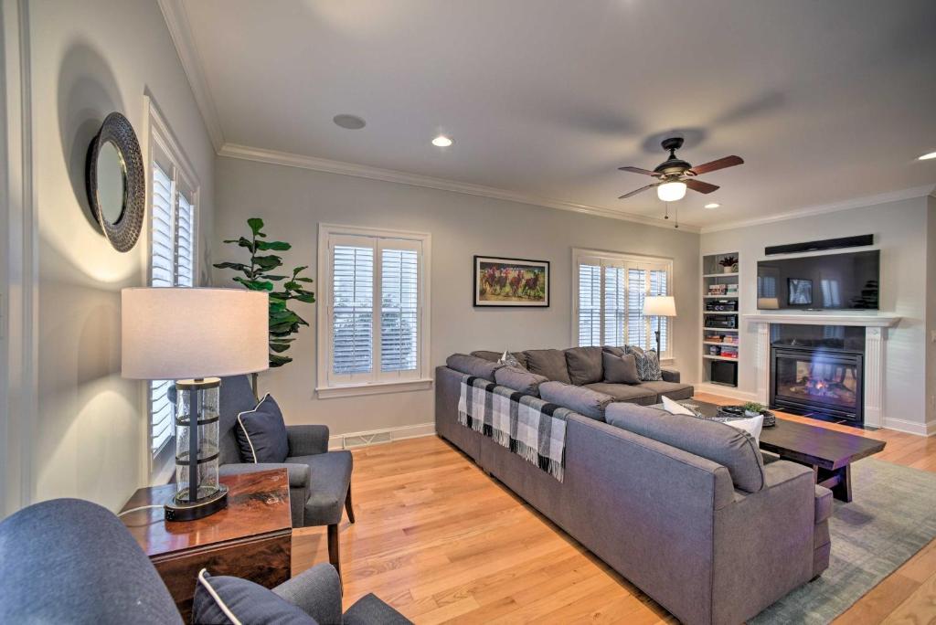 Stunning House with Deck, Game Room and Home Gym! photo 2